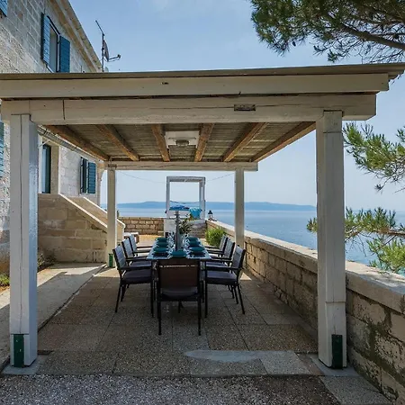 Lighthouse Crna Punta Tatil Evi *