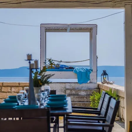 بيت للعطل Lighthouse Crna Punta Brovinje