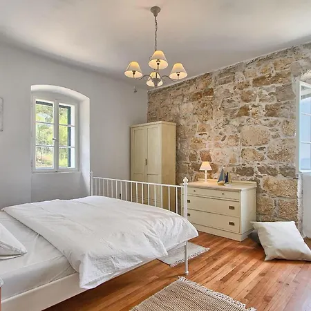 Tatil Evi Lighthouse Crna Punta Brovinje