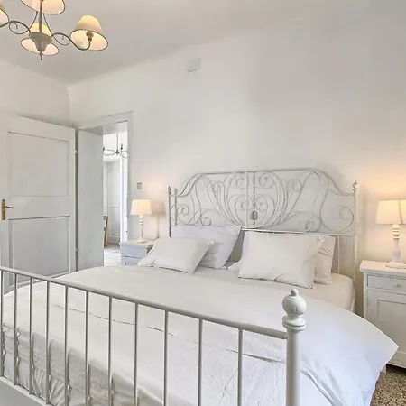 Lighthouse Crna Punta Tatil Evi