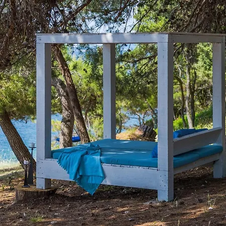 Lighthouse Crna Punta Brovinje