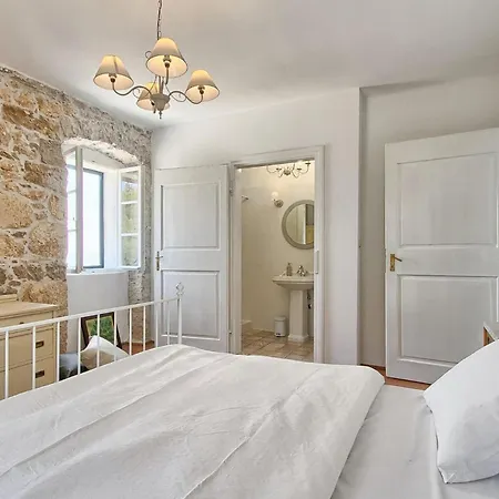 Lighthouse Crna Punta Brovinje