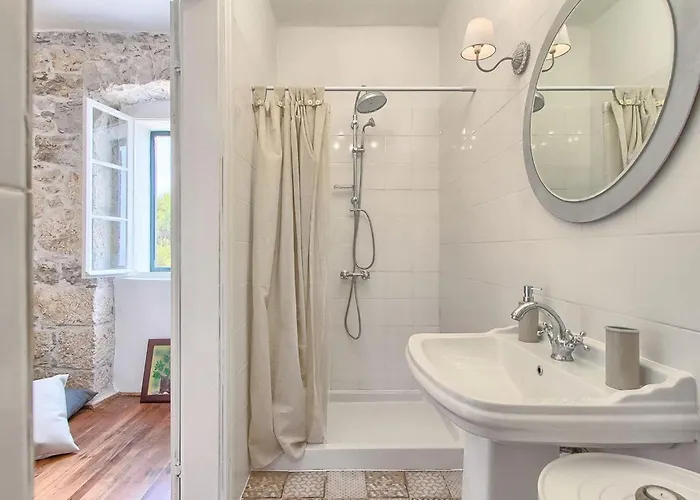 Lighthouse Crna Punta Vikendica Brovinje