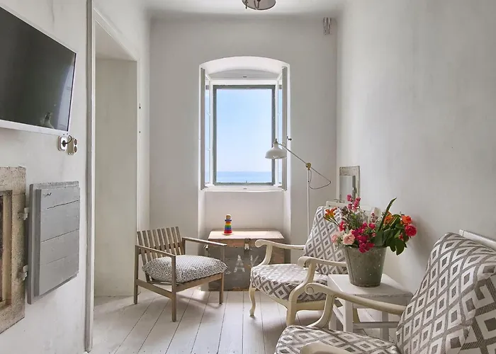 Lighthouse Crna Punta * Brovinje