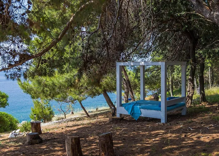 Lighthouse Crna Punta Vikendica Brovinje