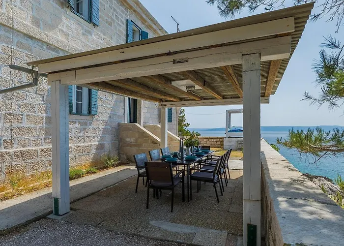 Lighthouse Crna Punta Vikendica