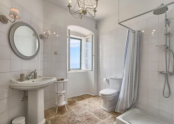 Lighthouse Crna Punta Brovinje