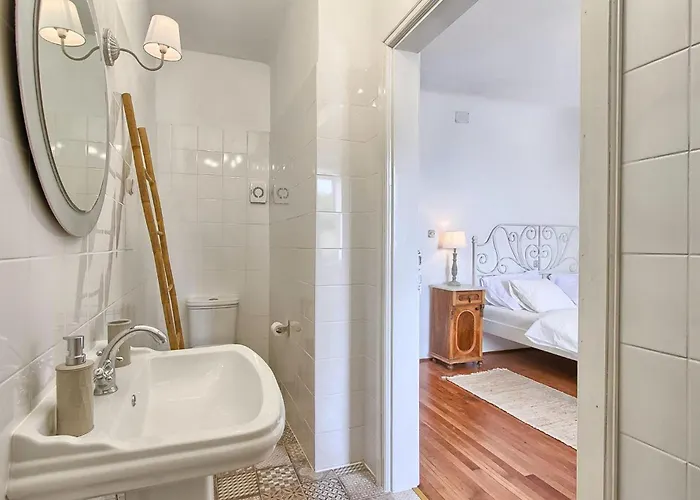 Lighthouse Crna Punta Vikendica