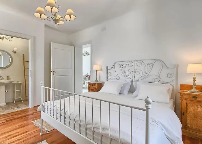 Vikendica Lighthouse Crna Punta Brovinje