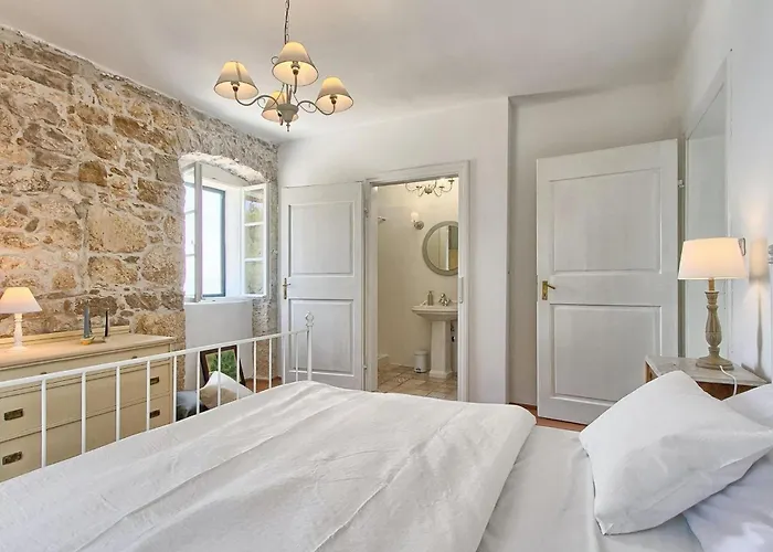 Lighthouse Crna Punta Brovinje