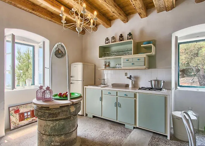 Lighthouse Crna Punta