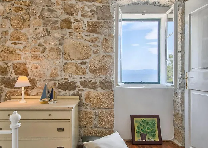 Vikendica Lighthouse Crna Punta Brovinje