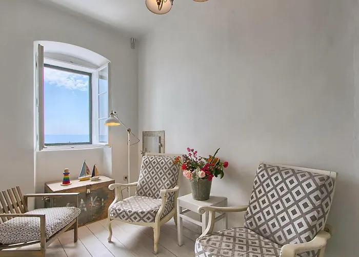 Lighthouse Crna Punta Brovinje